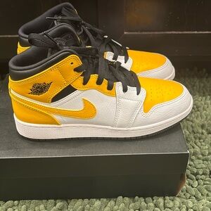 Air Jordan 1 Mid GS